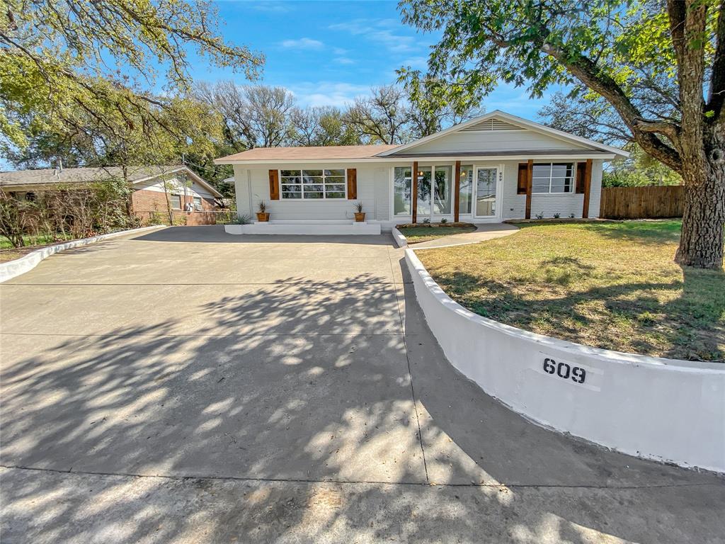 1914 SE 11th Street, Mineral Wells TX 76067 House for Sale in Mineral