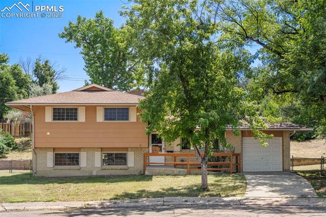 1827 Montezuma Drive, Colorado Springs CO 80910