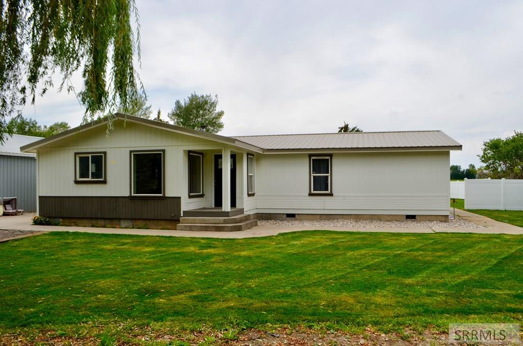 425 N 2000 E, St Anthony ID 83445