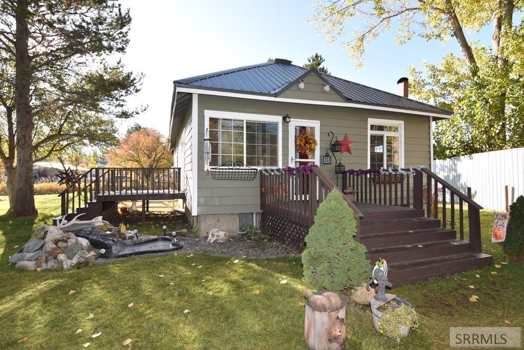 906 S Bridge Street, St Anthony ID 83445