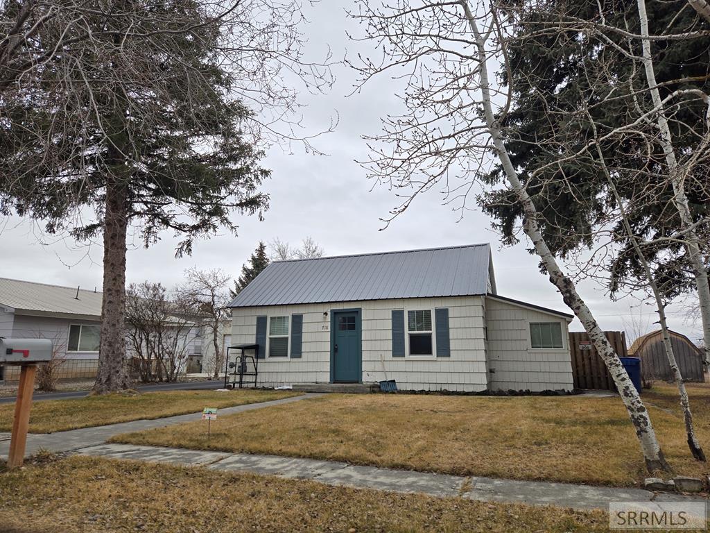 718 W 2nd S, St Anthony ID 83445