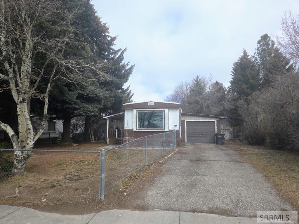 2104 Carriage Lane, Idaho Falls ID 83402