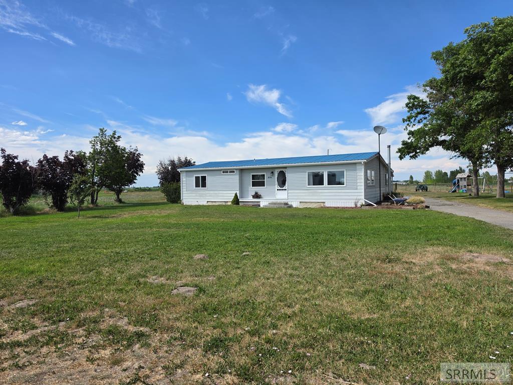 858 E 1000 N, Shelley ID 83274