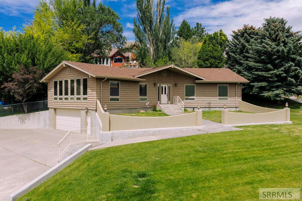 2255 E Greenbrier Drive, Idaho Falls ID 83404