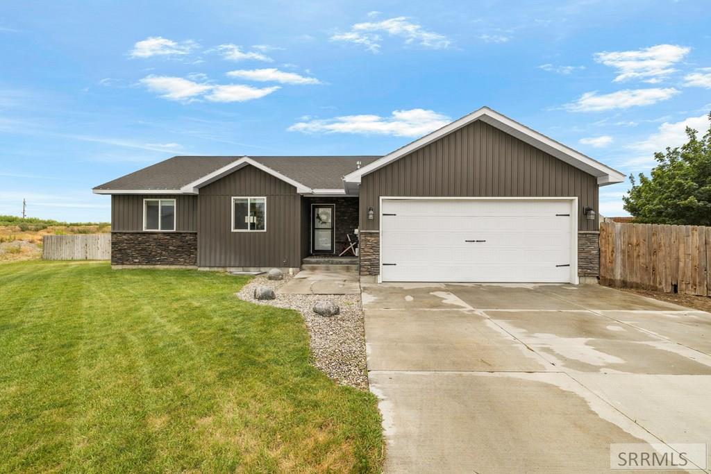 425 E Oak Street, Shelley ID 83274