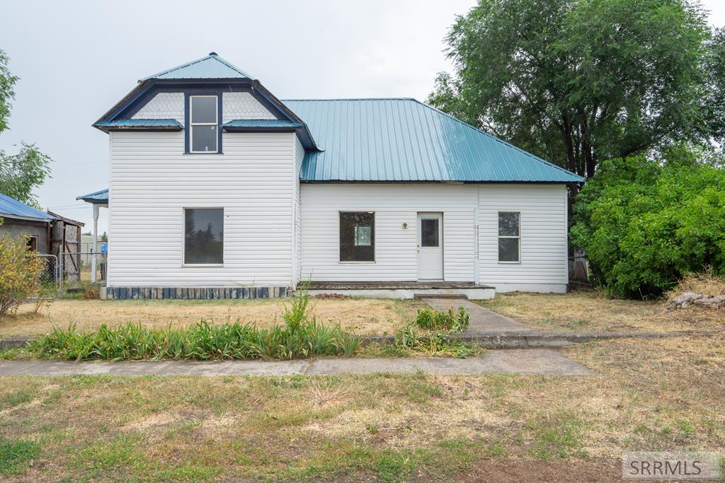 436 W 7th S, St Anthony ID 83445