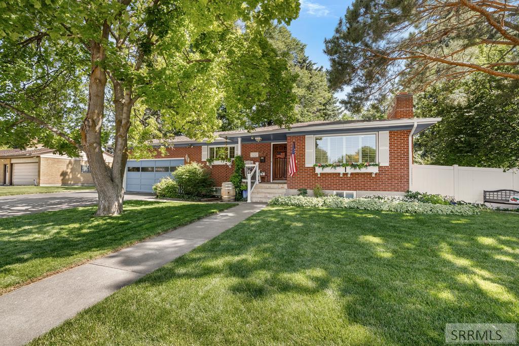 992 Redwood Street, Idaho Falls ID 83401