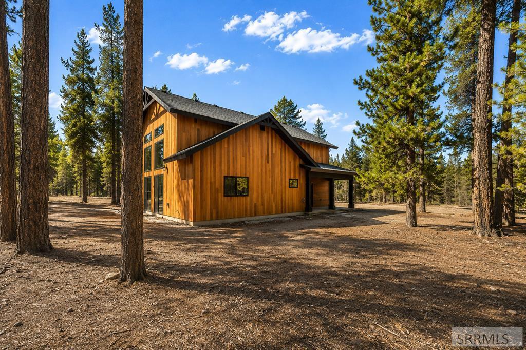 1527 Shadow Run, Ashton ID 83420