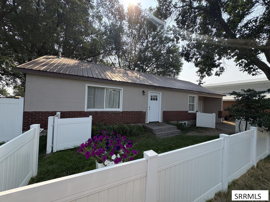 650 S 3rd E, St Anthony ID 83445