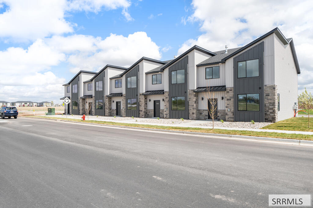 729 Curlew Drive, Ammon ID 83406