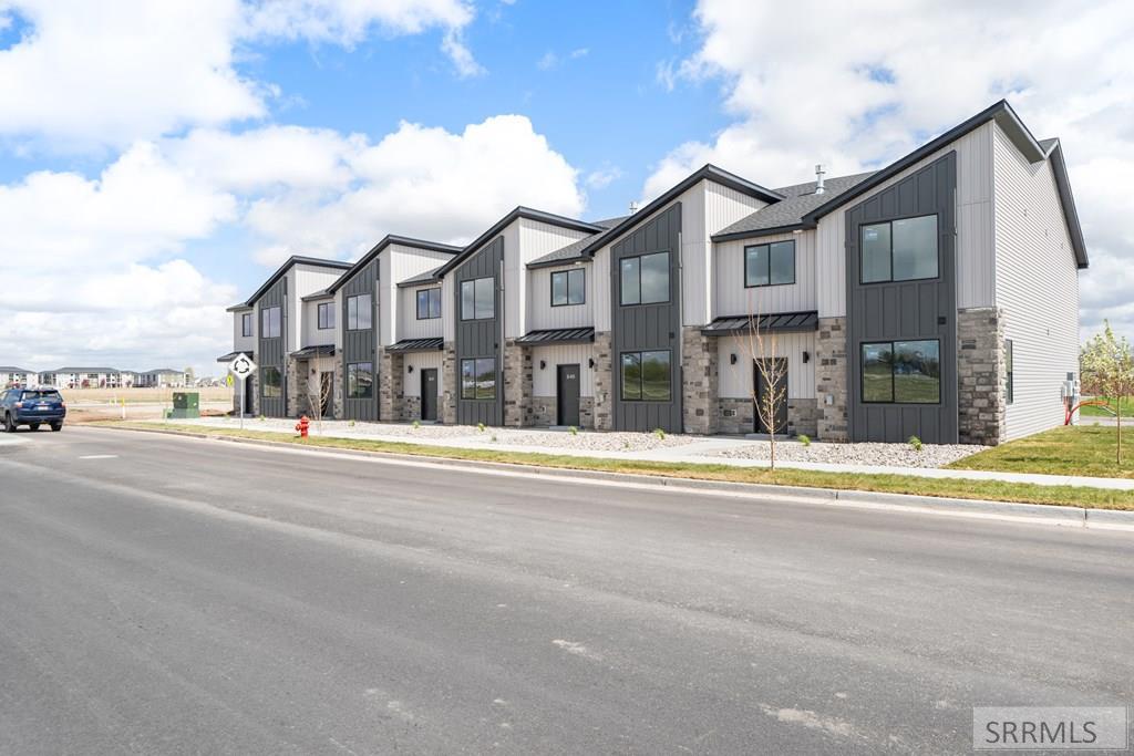749 Curlew Drive, Ammon ID 83406