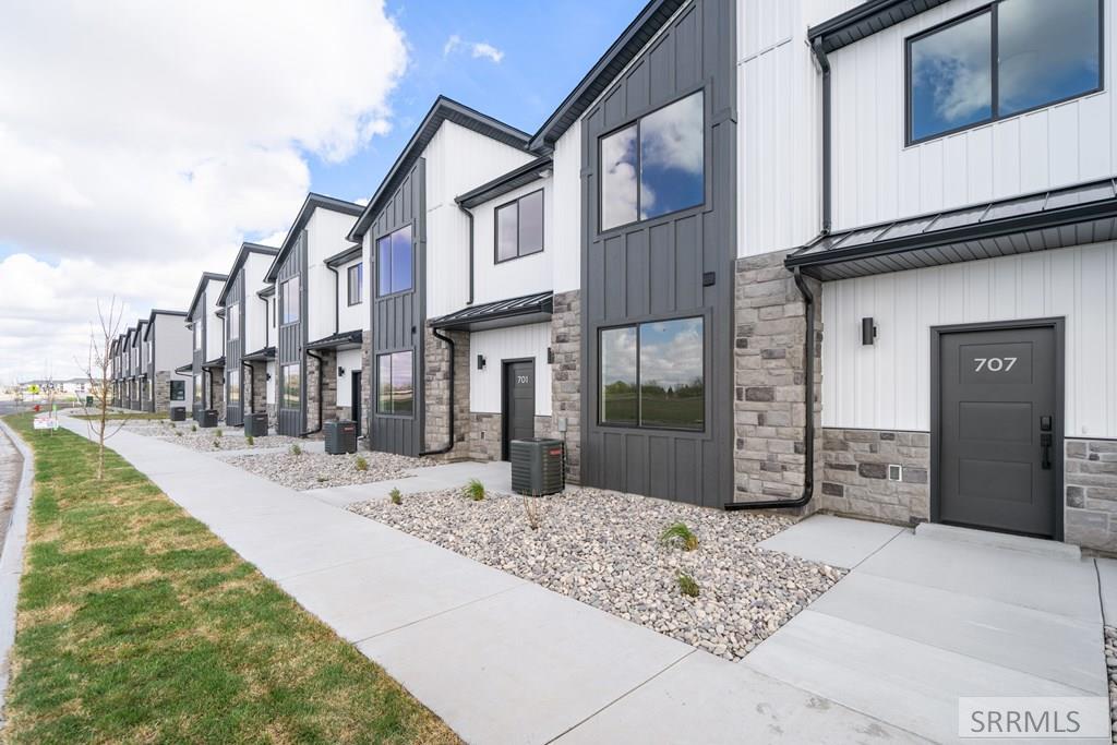 743 Curlew Drive, Ammon ID 83406
