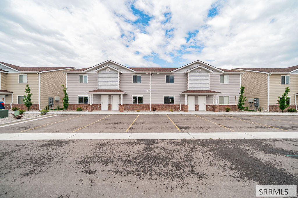 2015 Lawrence Lane Unit 603, Blackfoot ID 83221
