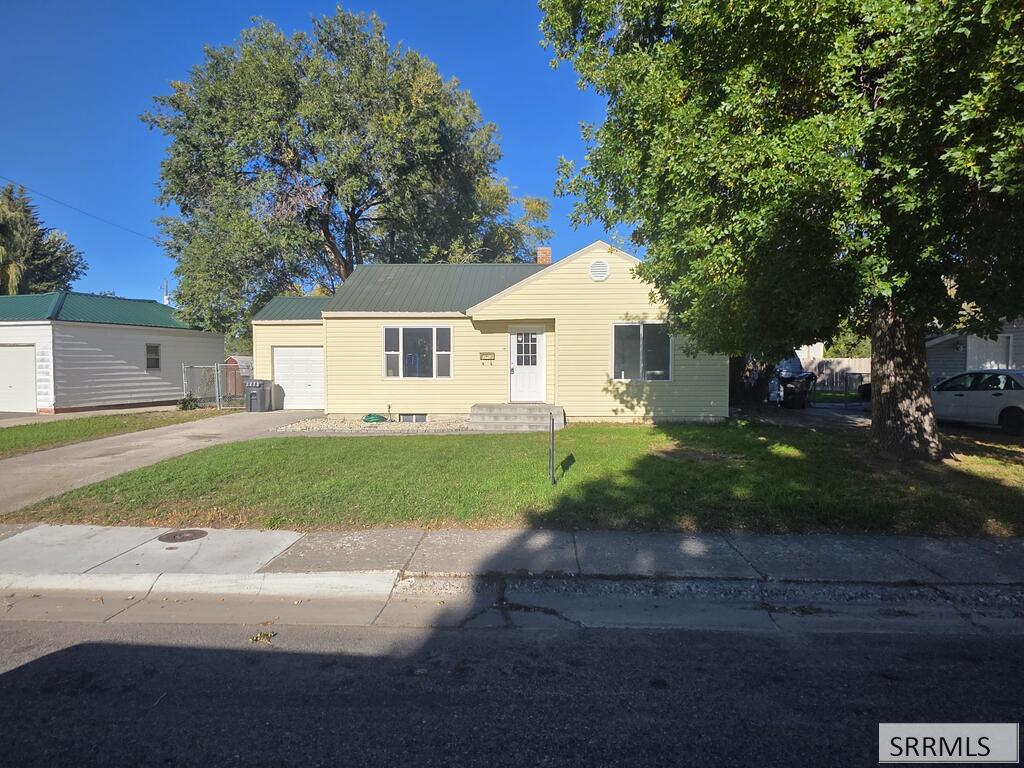 810 Crestmont Avenue, Idaho Falls ID 83402
